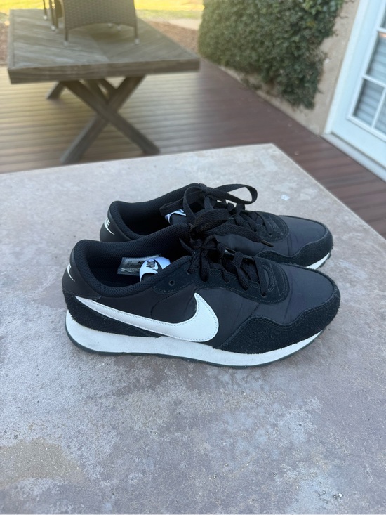 Nike Other - Nike MD VALIANT ( GS) Black and White kids youth Low-Top Sneakers